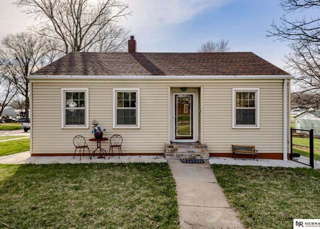 Property at 907 N Broadway St, Wahoo, NE 68066-0000, 3 beds, 2 baths
