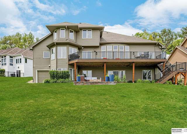 Property at 9711 S 176th St, Omaha, NE 68136, 5 beds, 3.5 baths