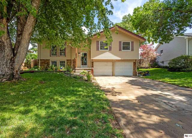 Property at 2514 Jack Pine St, Bellevue, NE 68123, 4 beds, 2.5 baths