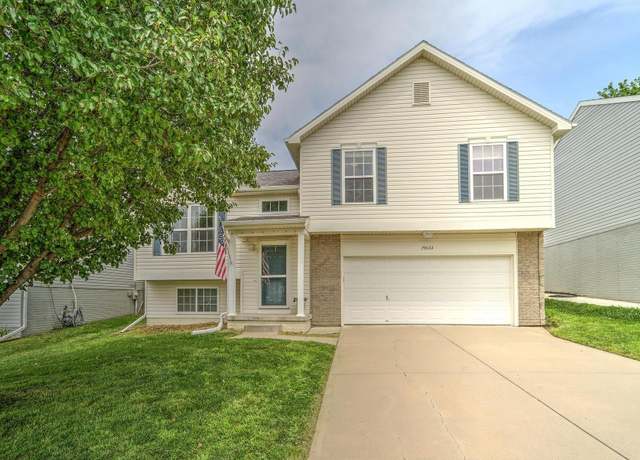 Property at 19634 U St, Omaha, NE 68135, 3 beds, 2 baths