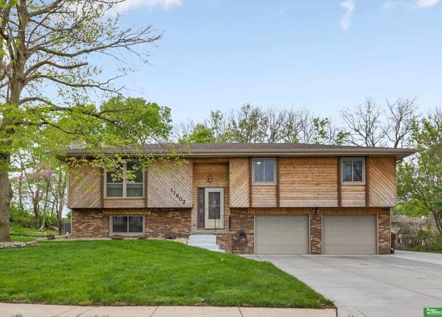 Property at 11602 S 39 St, Bellevue, NE 68123, 4 beds, 3 baths
