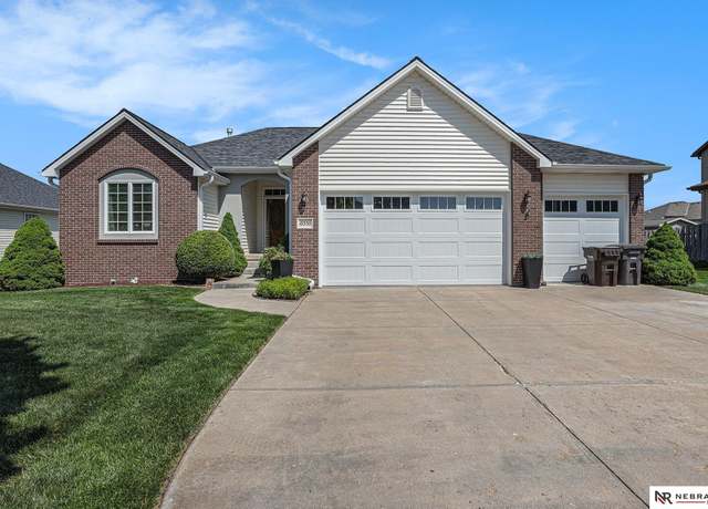 Property at 10330 N 151st St, Waverly, NE 68462, 3 beds, 2 baths