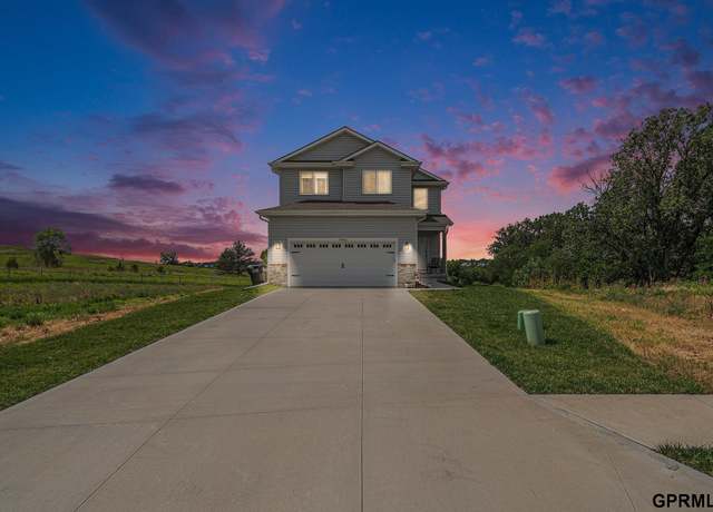 Property at 7802 N 94th Cir, Omaha, NE 68122, 5 beds, 3.5 baths