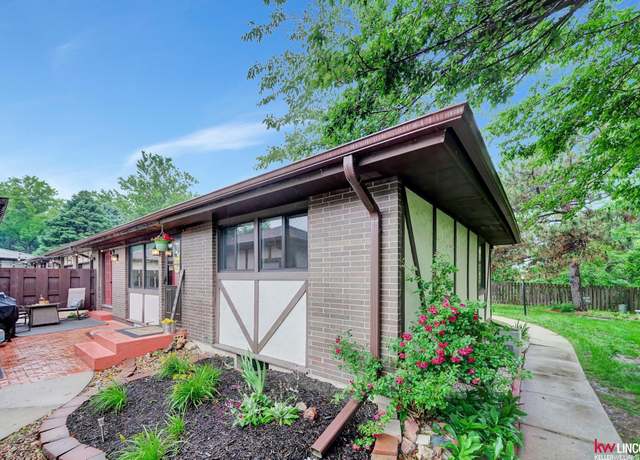 Property at 5251 Goldenrod Cir, Lincoln, NE 68512, 3 beds, 2 baths