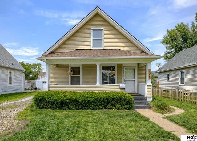 Property at 3324 Ave B Ave Unit B, Council Bluffs, IA 51501, 3 beds, 2 baths