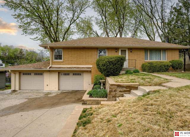Property at 324 Warren St, Council Bluffs, IA 51503, 3 beds, 2 baths