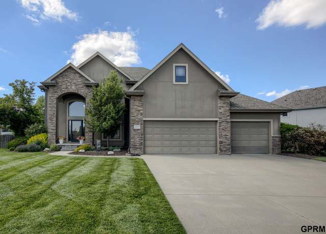 Property at 7320 S 169th St, Omaha, NE 68136, 5 beds, 3.5 baths