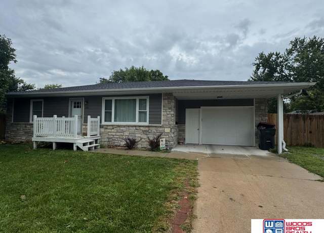 Property at 1718 Jefferson St, Beatrice, NE 68310, 4 beds, 2 baths