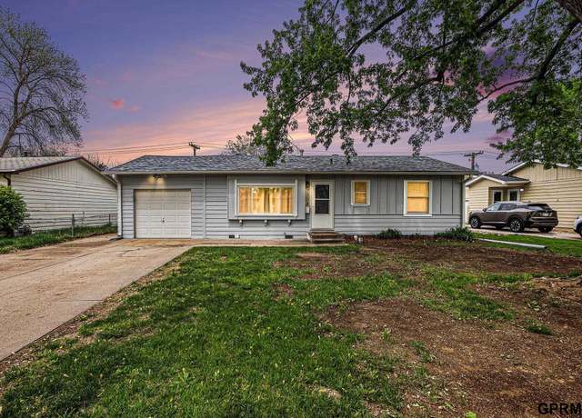 Property at 7504 Valley Rd, La Vista, NE 68128, 3 beds, 1 bath