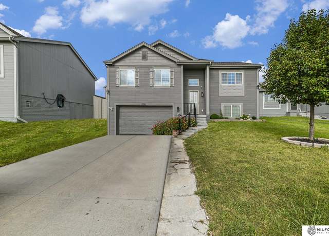 Property at 7706 N 92 Cir, Omaha, NE 68122, 3 beds, 2 baths