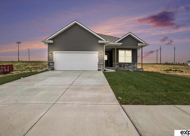 Property at 7926 N 94 St, Omaha, NE 68122, 3 beds, 2 baths