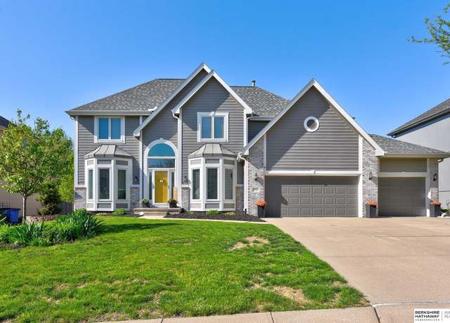 Property at 17604 T St, Omaha, NE 68135, 4 beds, 3.5 baths