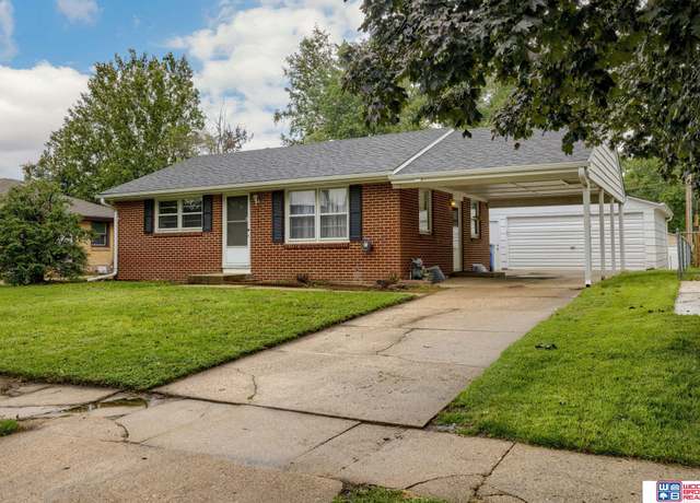 Property at 4141 Dunn Ave, Lincoln, NE 68502, 2 beds, 1 bath