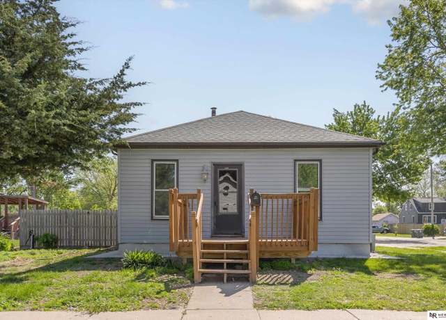 Property at 2329 S 8th St, Council Bluffs, IA 51501, 2 beds, 2 baths