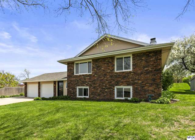 Property at 354 E Baronage Dr, Blair, NE 68008, 5 beds, 3 baths