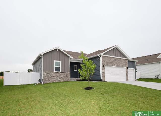 Property at 6229 Clear Creek St, Papillion, NE 68157, 4 beds, 3.5 baths