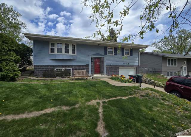 Property at 3015 S 137th St, Omaha, NE 68144, 3 beds, 1 bath