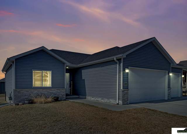 Property at 9551 N 144th St, Waverly, NE 68462, 5 beds, 3 baths