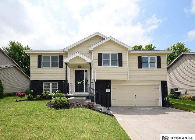 Property at 2231 Wesley Dr, Lincoln, NE 68512, 4 beds, 2.5 baths
