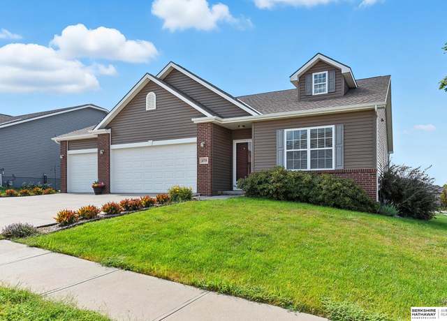 Property at 20709 Larimore Ave, Elkhorn, NE 68022, 4 beds, 3 baths