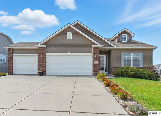 Property at 20709 Larimore Ave, Elkhorn, NE 68022, 4 beds, 3 baths