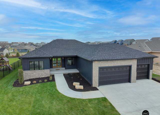 Property at 5507 S 200 Ave, Omaha, NE 68135, 5 beds, 3 baths