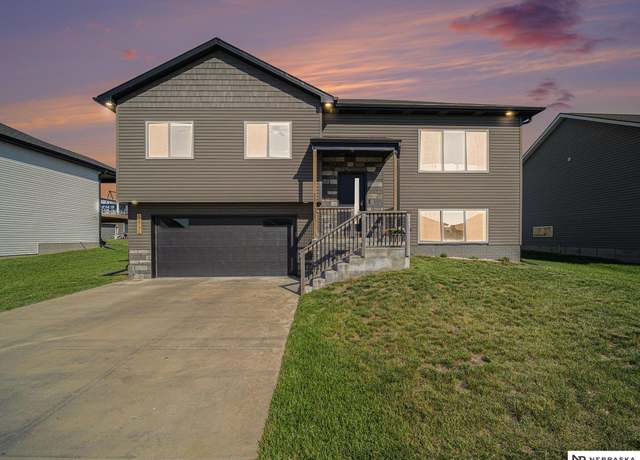 Property at 11731 N 144th St, Waverly, NE 68462, 4 beds, 3 baths