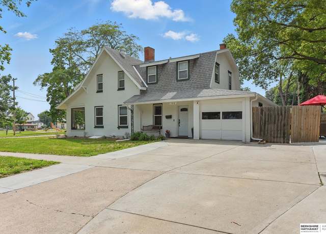 Property at 1812 Hancock St, Bellevue, NE 68005, 3 beds, 1.5 baths