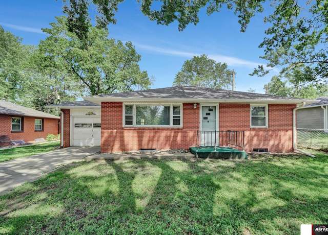 Property at 710 S 55th St, Lincoln, NE 68510, 3 beds, 2 baths