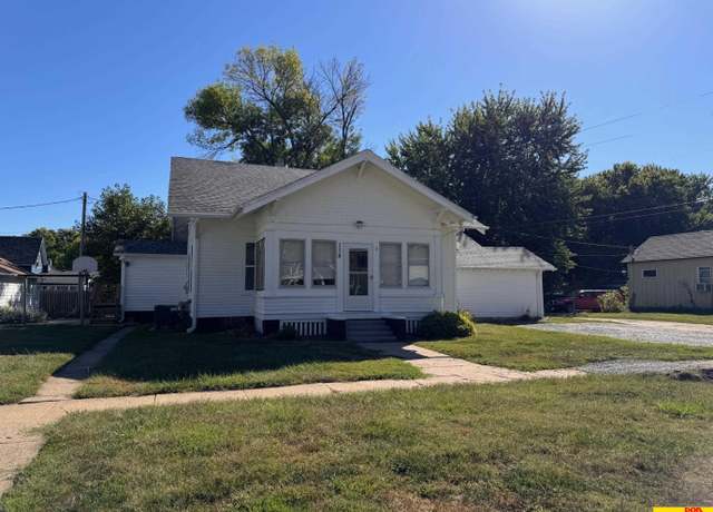 Property at 115 N 12th St, Tekamah, NE 68061, 4 beds, 1.5 baths