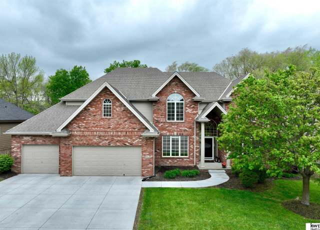 Property at 802 S 182nd St, Omaha, NE 68022, 4 beds, 5 baths