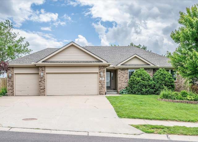 Property at 1205 Deer Run Ln, Papillion, NE 68046, 3 beds, 2.5 baths