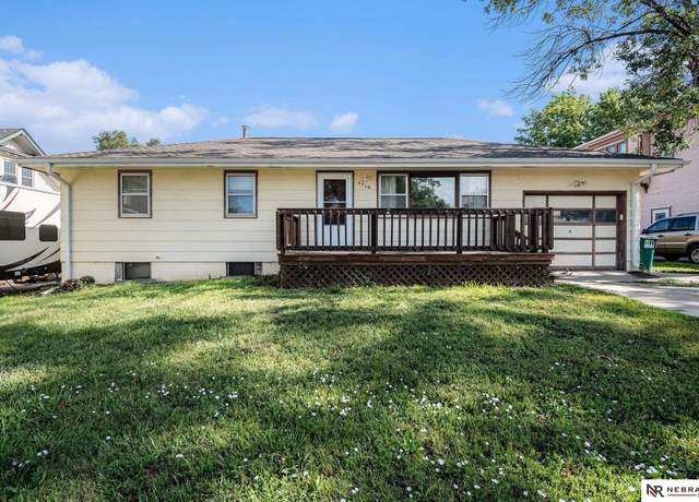 Property at 5710 Walker Ave, Lincoln, NE 68507, 4 beds, 2 baths