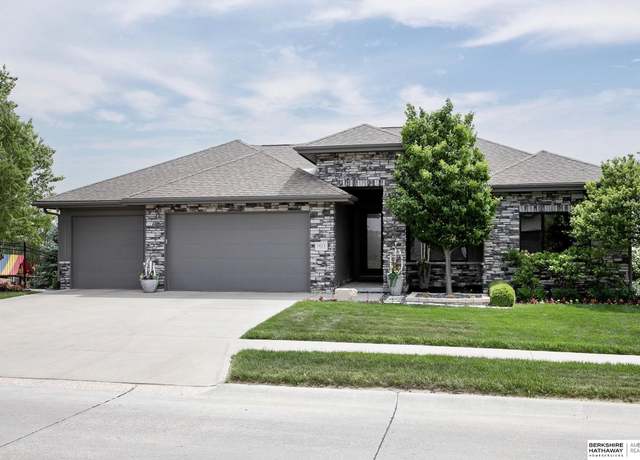 Property at 1611 S 208th St, Omaha, NE 68022, 4 beds, 3.5 baths