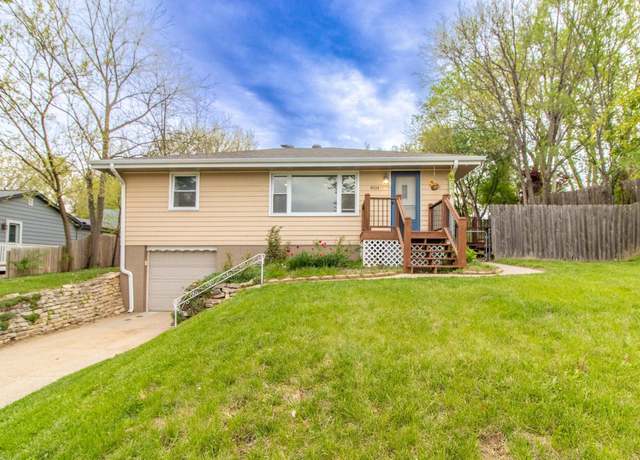 Property at 8514 Pinkney St, Omaha, NE 68134, 3 beds, 1.5 baths