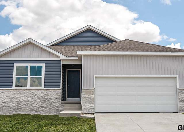 Property at 7206 S 205th St, Gretna, NE 68028, 4 beds, 3 baths