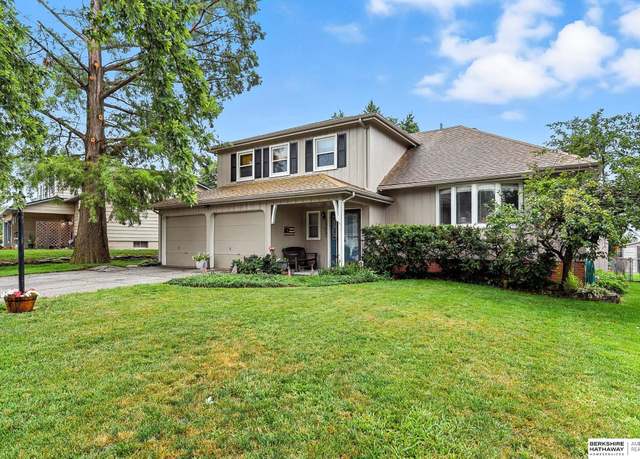 Property at 2303 Lloyd St, Bellevue, NE 68005, 3 beds, 2.5 baths