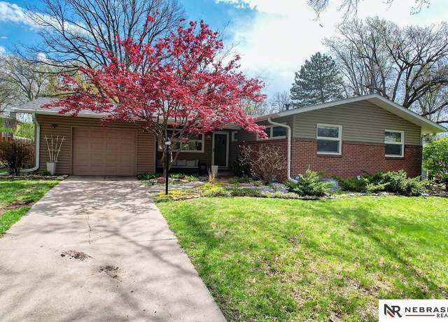 Property at 530 Dale Dr, Lincoln, NE 68510, 4 beds, 2 baths