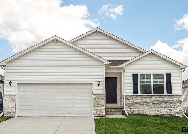 Property at 7205 S 205th St, Gretna, NE 68028, 4 beds, 3 baths
