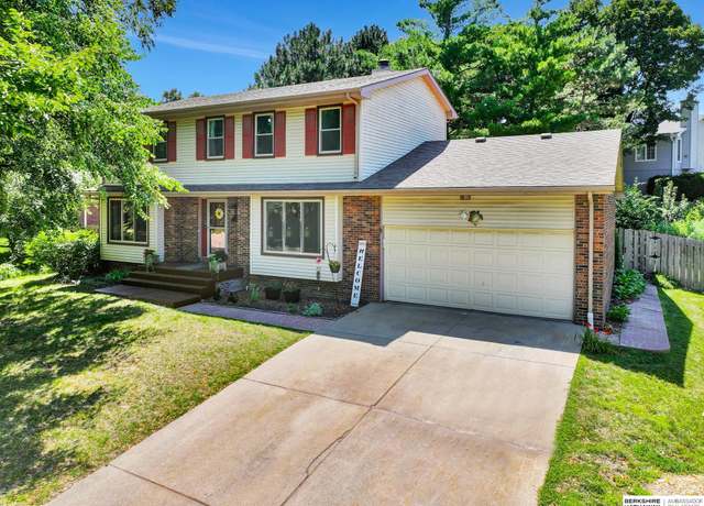 Property at 1701 Buckingham Dr, Lincoln, NE 68506, 4 beds, 4 baths
