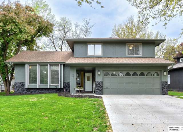 Property at 806 Kountze Memorial Dr, Bellevue, NE 68005, 3 beds, 2.5 baths