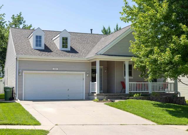 Property at 2911 Kelly Dr, Bellevue, NE 68123, 3 beds, 3 baths