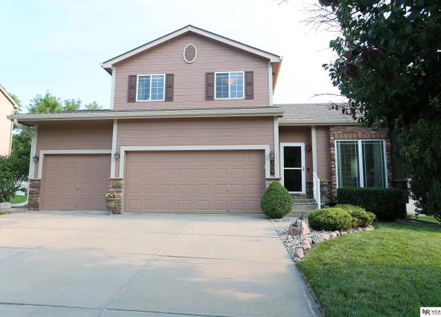 Property at 1007 Gold Coast Rd, Papillion, NE 68046, 3 beds, 3.5 baths