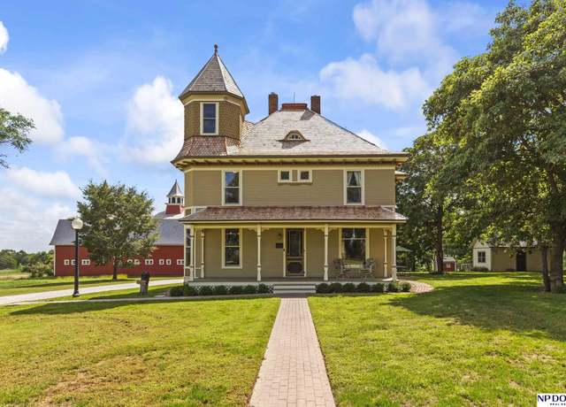 Property at 10075 Branched Oak Rd, Waverly, NE 68462, 4 beds, 2.5 baths