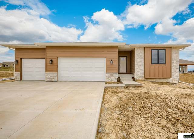 Property at 11660 S 124th St, Papillion, NE 68046, 4 beds, 3 baths