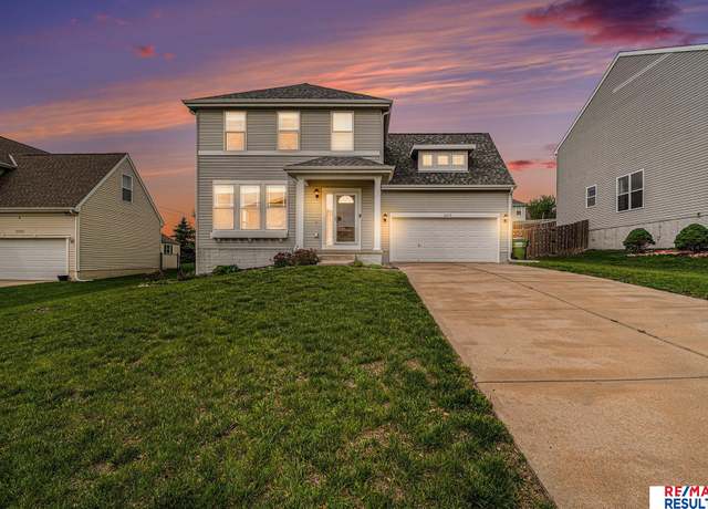 Property at 1122 Summit Ridge Dr, Papillion, NE 68046, 4 beds, 4.5 baths