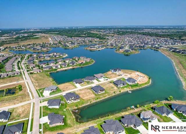 Property at 10341 Wayborough Ln, Lincoln, NE 68527, 2 beds, 2.5 baths