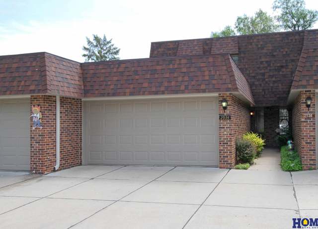 Property at 2934 S 59th St, Lincoln, NE 68506, 3 beds, 2.5 baths