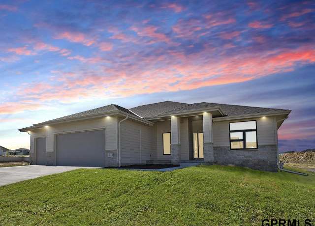 Property at 21115 Jessie Ave, Elkhorn, NE 68022, 5 beds, 3 baths