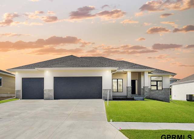 Property at 21133 Jessie Ave, Elkhorn, NE 68022, 5 beds, 3 baths